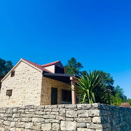 Holiday home Milton House